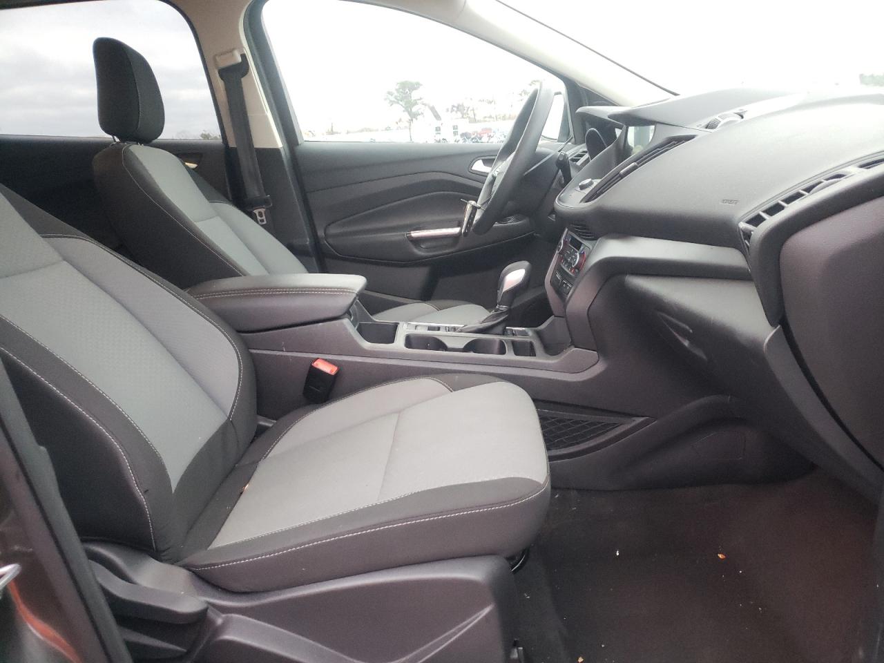 Photo 5 from auction – 2019 FORD ESCAPE SE with VIN 1FMCU9GD9KUC43277