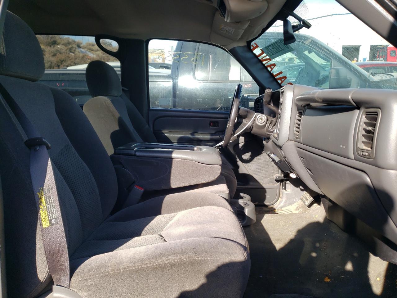 Photo 5 from auction – 2006 CHEVROLET SILVERADO with VIN 1GCHK23D16F197113