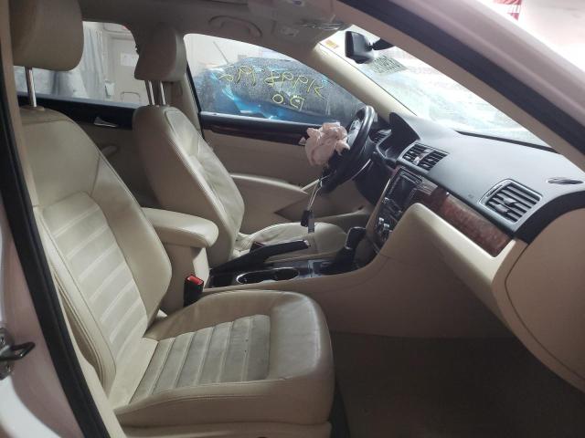 Photo 5 from auction – 2013 VOLKSWAGEN PASSAT SEL with VIN 1VWCM7A34DC080004