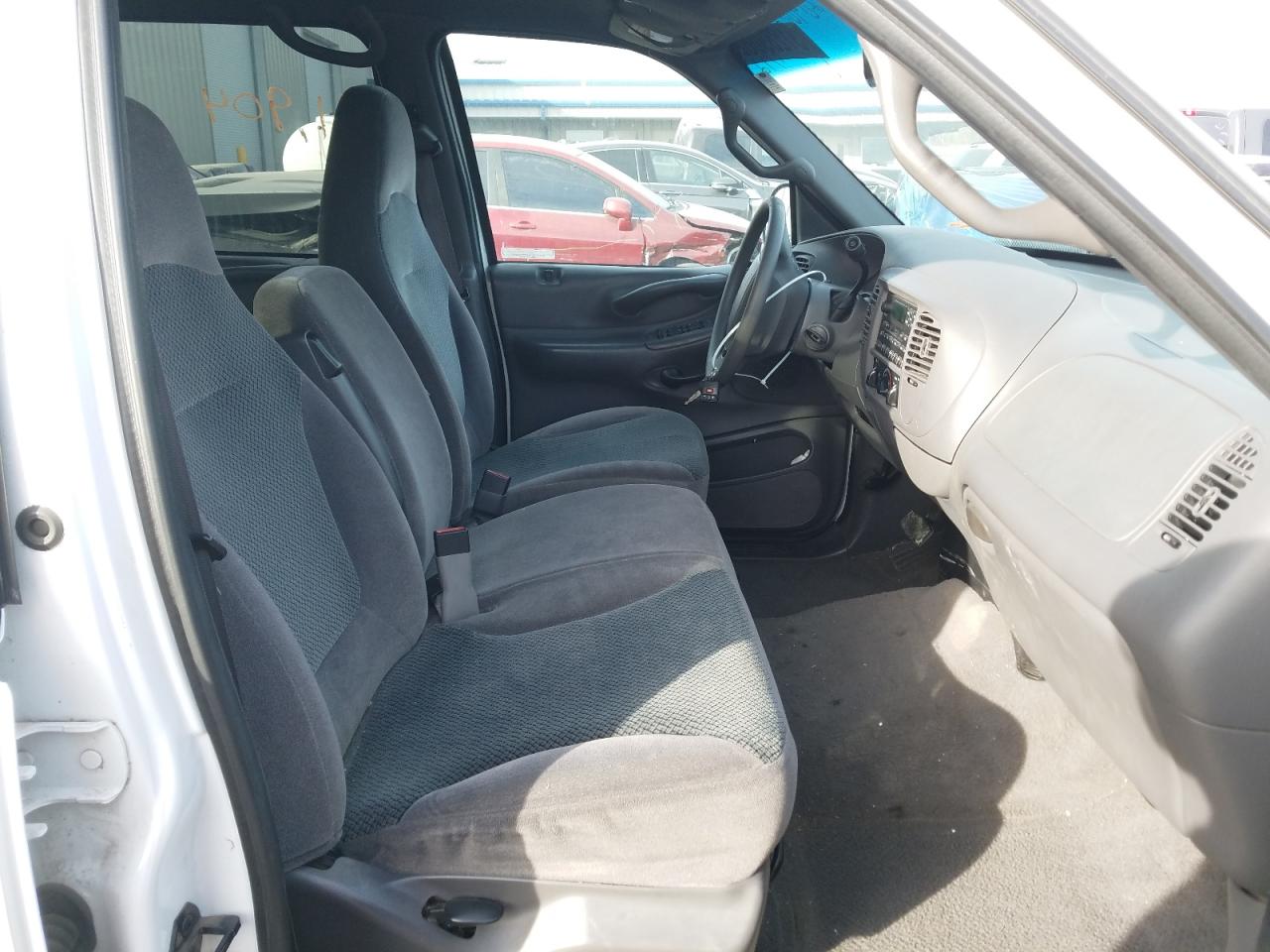 Photo 5 from auction – 2002 FORD EXPEDITION with VIN 1FMRU15WX2LA97817