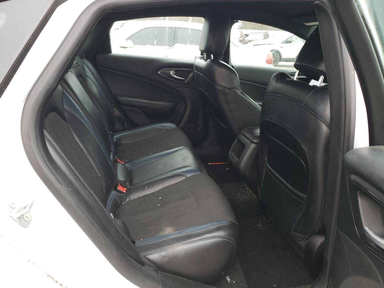 Photo 6 from auction – 2016 CHRYSLER 200 S with VIN 1C3CCCBB2GN107606