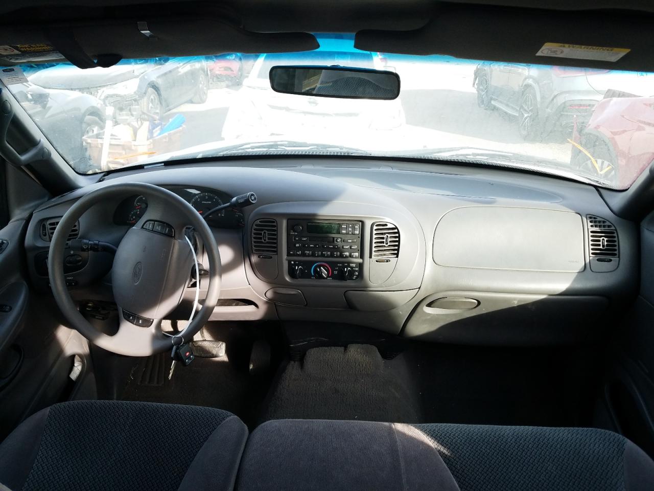 Photo 9 from auction – 2002 FORD EXPEDITION with VIN 1FMRU15WX2LA97817