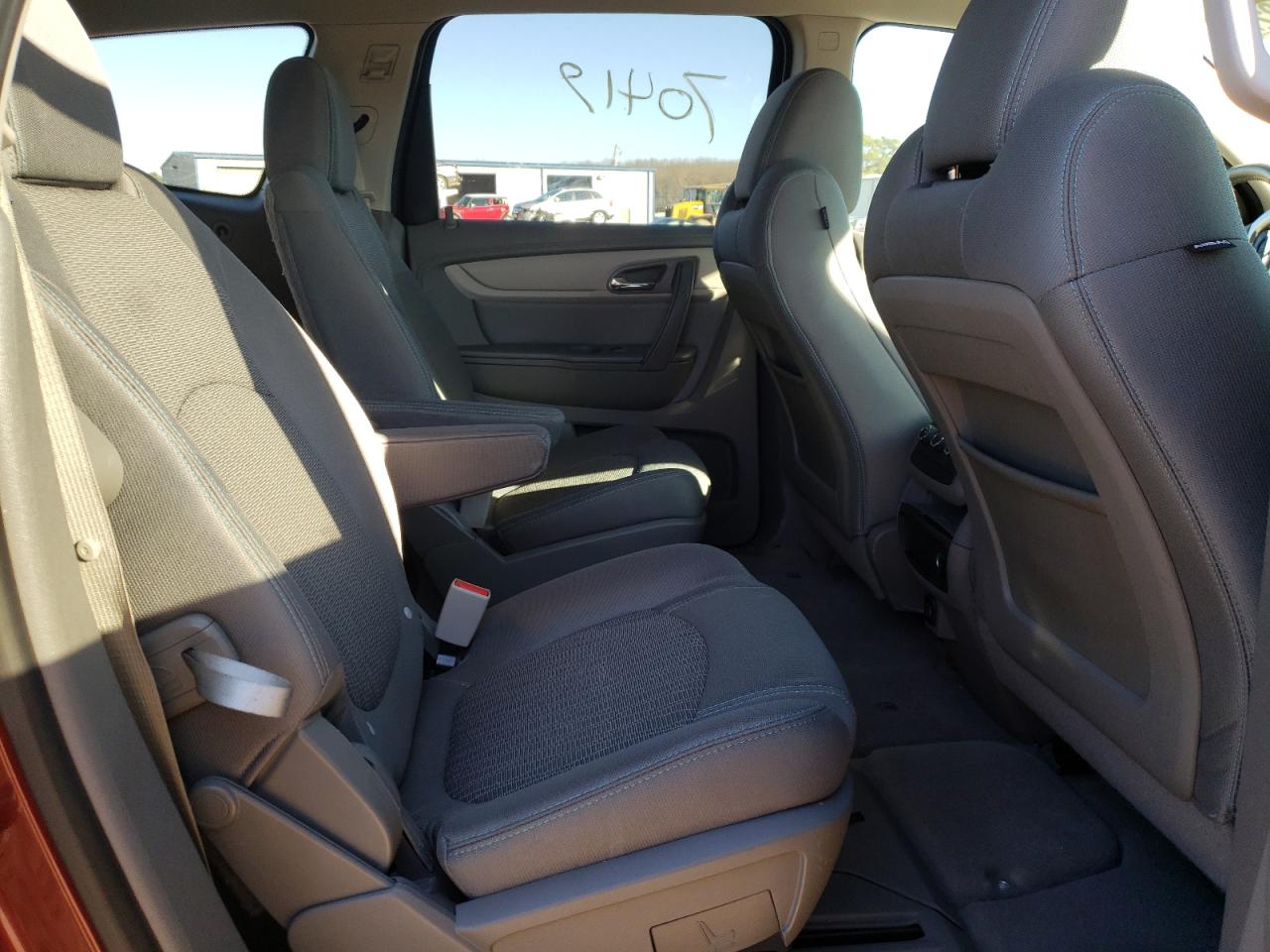 Photo 6 from auction – 2017 CHEVROLET TRAVERSE L with VIN 1GNKRGKD9HJ325377