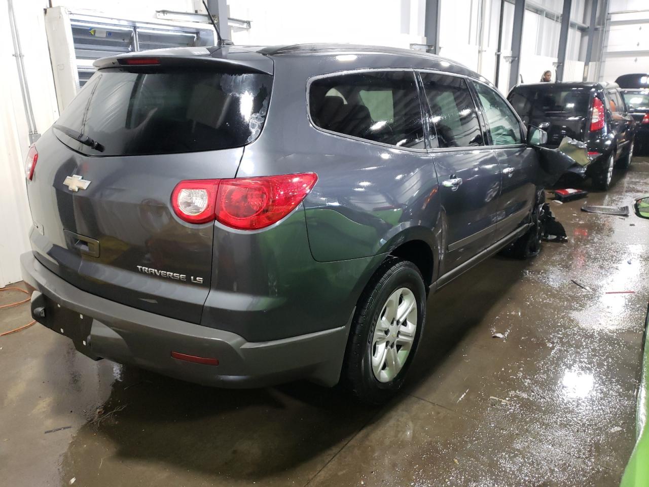 Photo 4 from auction – 2011 CHEVROLET TRAVERSE L with VIN 1GNKVFED4BJ356593