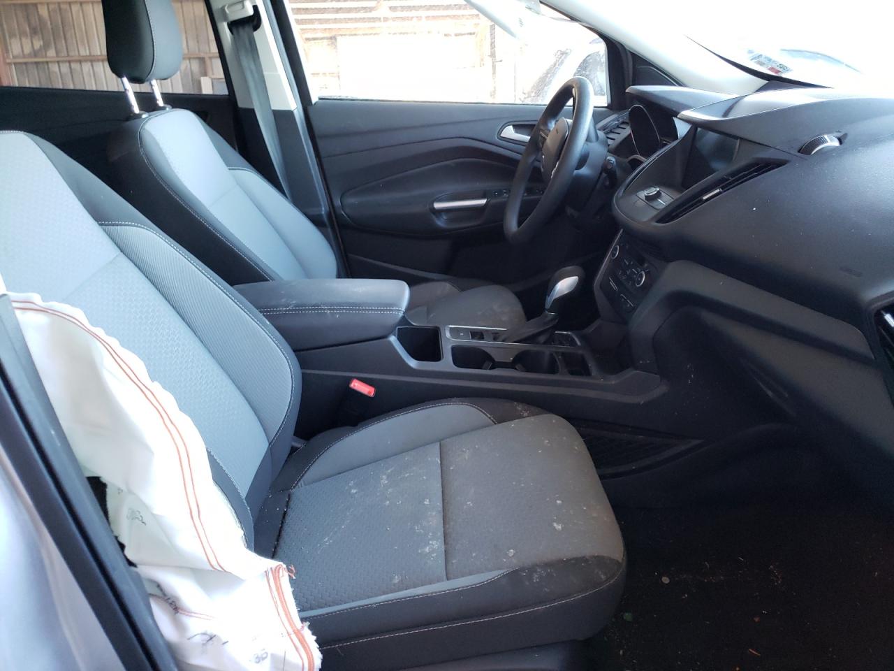 Photo 5 from auction – 2019 FORD ESCAPE SE with VIN 1FMCU0GD4KUB66877