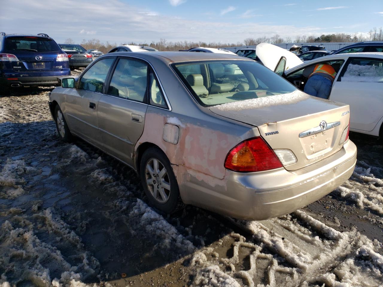 Photo 3 from auction – 2002 TOYOTA AVALON XL with VIN 4T1BF28BX2U204479