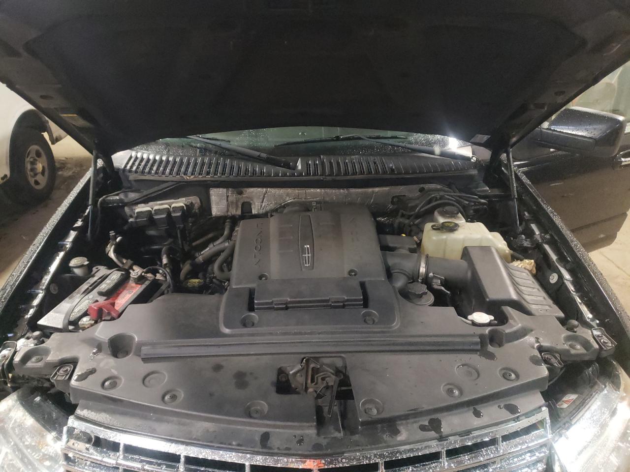 Photo 7 from auction – 2010 LINCOLN NAVIGATOR with VIN 5LMJJ3J50AEJ02294