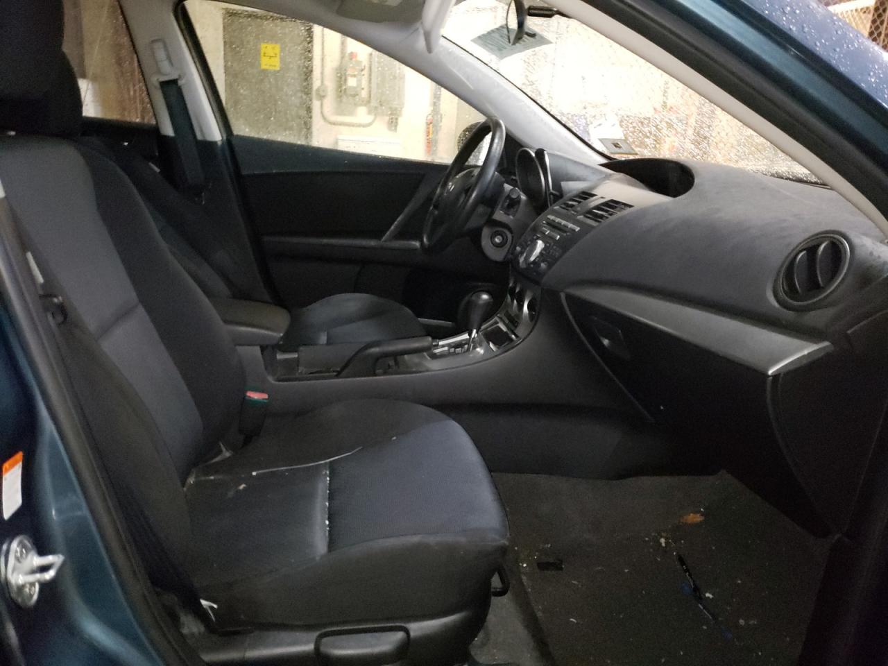 Photo 5 from auction – 2010 MAZDA 3 I with VIN JM1BL1SF0A1205580