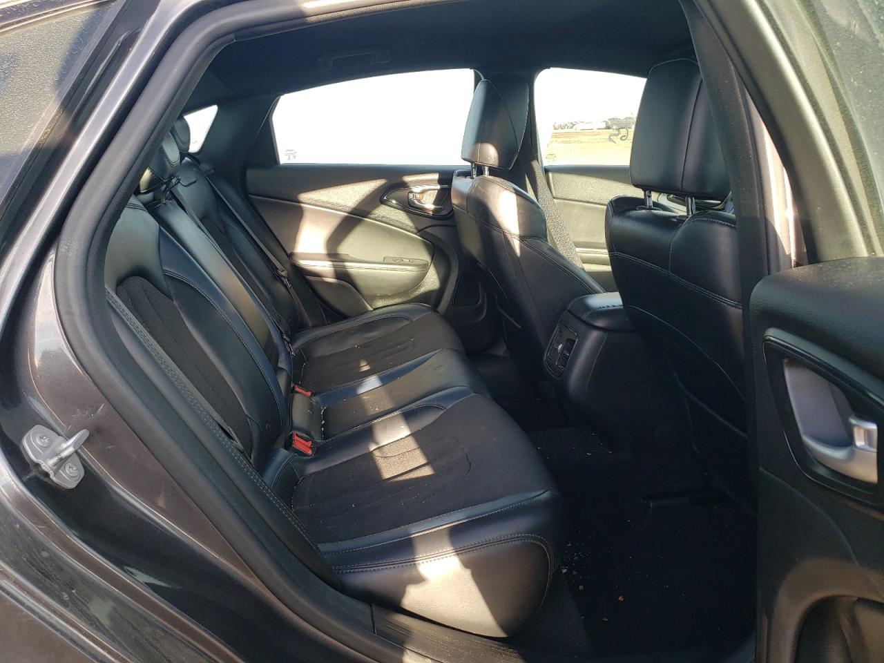 Photo 6 from auction – 2015 CHRYSLER 200 S with VIN 1C3CCCDG5FN674030