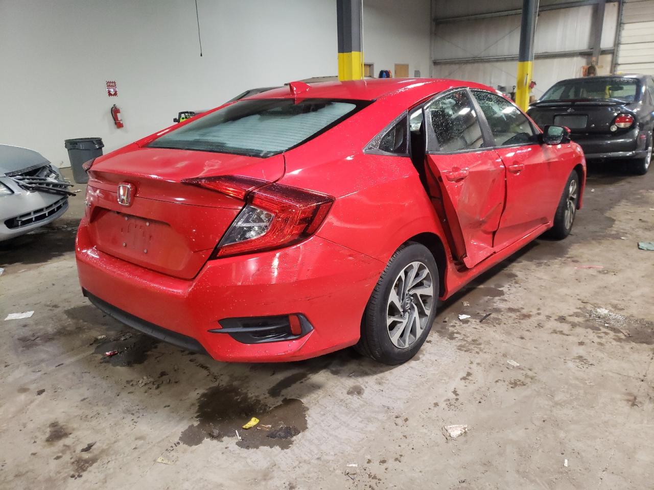 Photo 4 from auction – 2017 HONDA CIVIC EX with VIN 2HGFC2F77HH533957