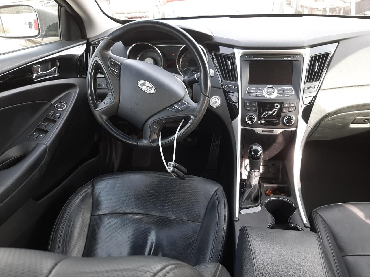 Photo 9 from auction – 2011 HYUNDAI SONATA SE with VIN 5NPEC4AC7BH302842