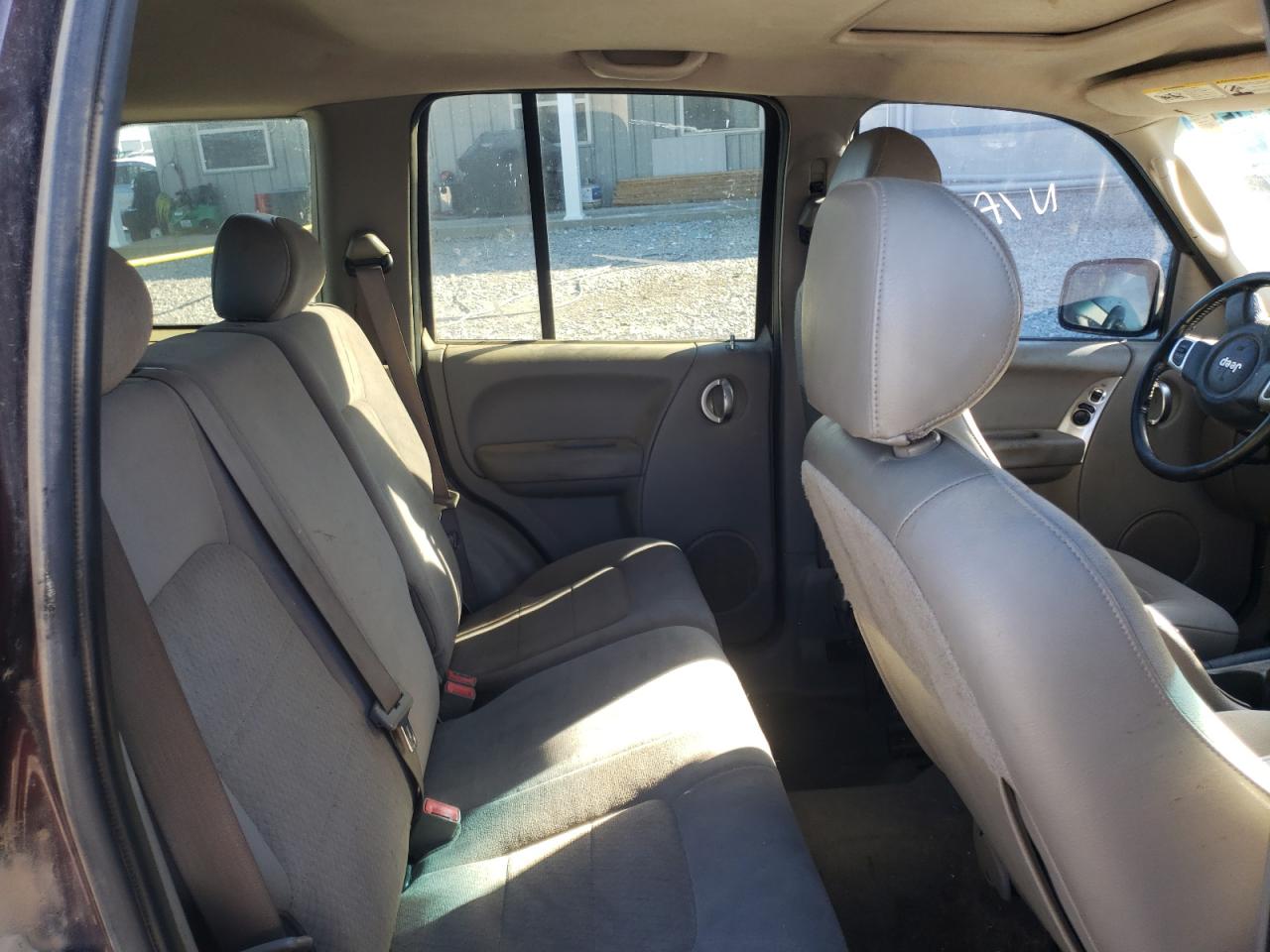 Photo 6 from auction – 2004 JEEP LIBERTY with VIN 1J4GK58K04W159013
