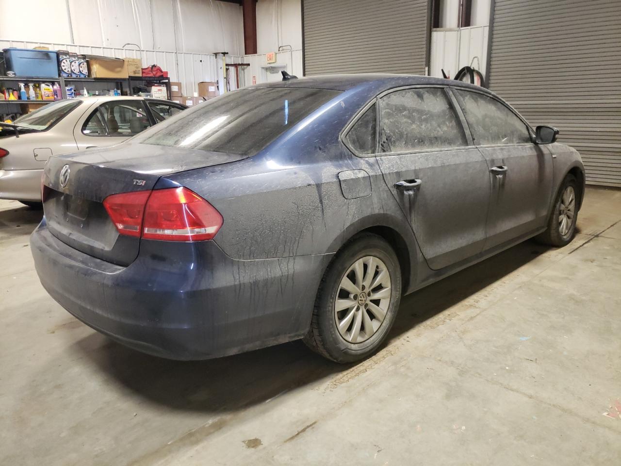Photo 4 from auction – 2014 VOLKSWAGEN PASSAT S with VIN 1VWAT7A31EC077413