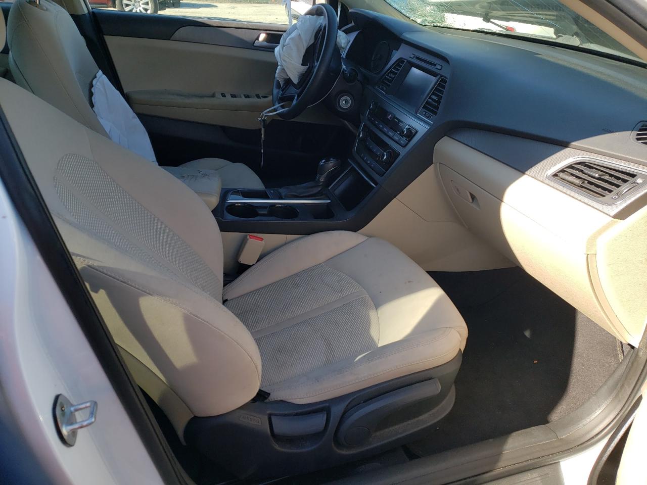 Photo 5 from auction – 2016 HYUNDAI SONATA SE with VIN 5NPE24AF9GH376963