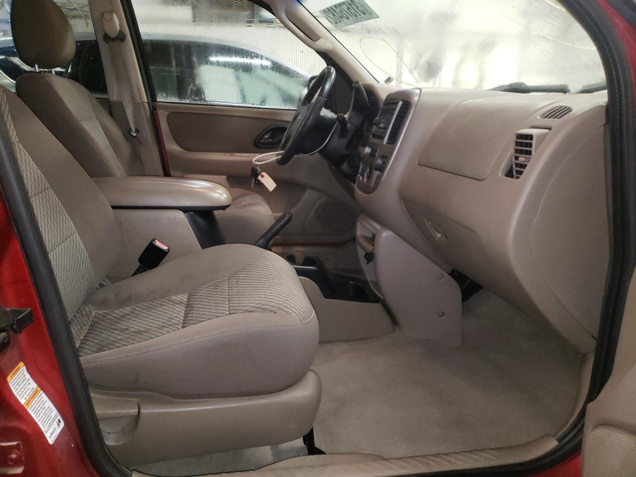 Photo 5 from auction – 2004 FORD ESCAPE XLT with VIN 1FMCU93174KB23178