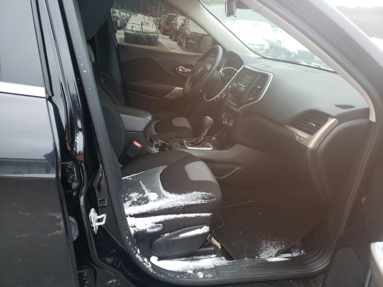 Photo 5 from auction – 2018 JEEP CHEROKEE with VIN 1C4PJMCB3JD564428