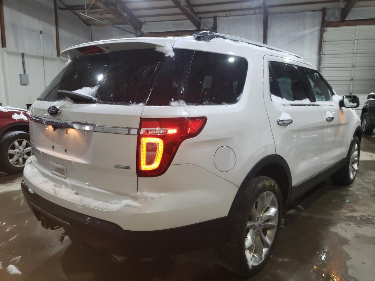 Photo 4 from auction – 2013 FORD EXPLORER L with VIN 1FM5K8F83DGA09330