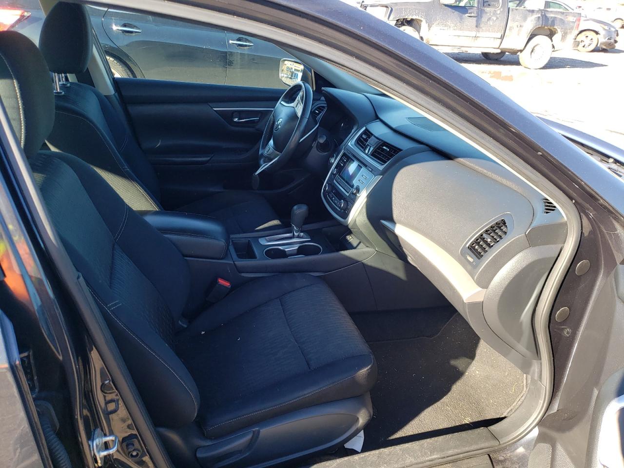 Photo 5 from auction – 2017 NISSAN ALTIMA 2.5 with VIN 1N4AL3AP1HC281007