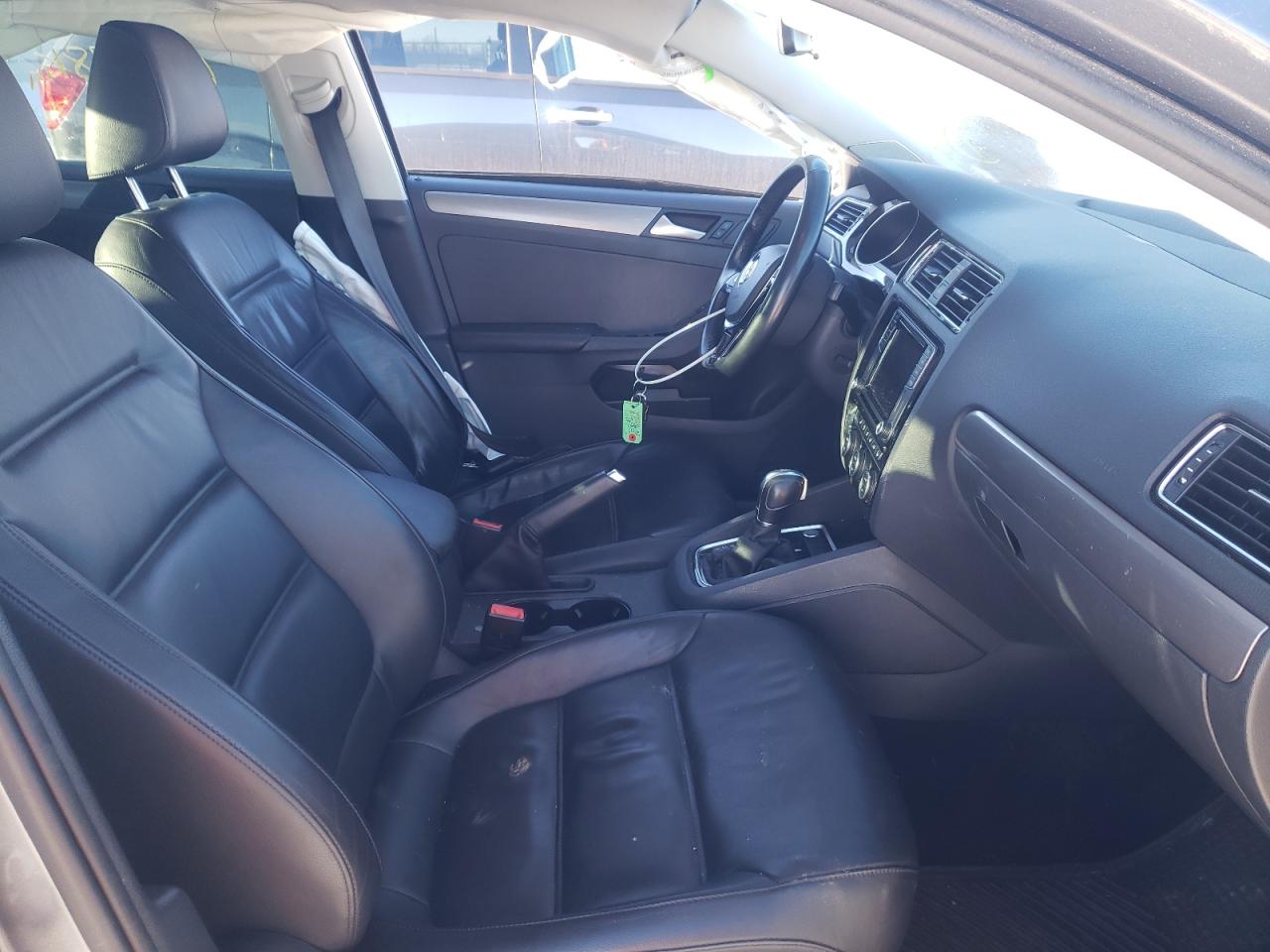 Photo 5 from auction – 2017 VOLKSWAGEN JETTA SEL with VIN 3VWL17AJ9HM415107