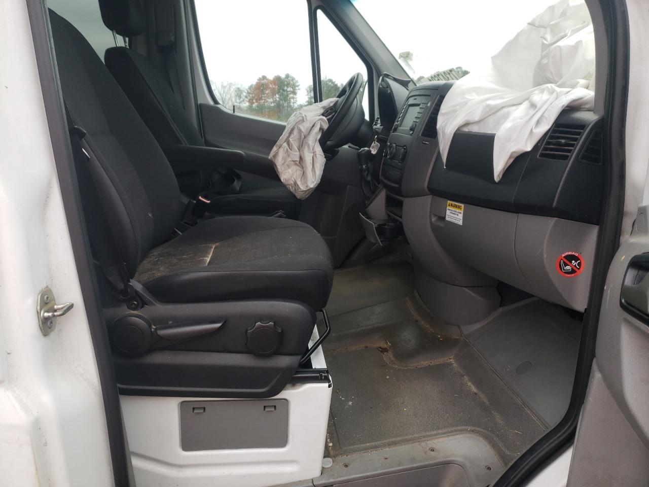 Photo 5 from auction – 2014 MERCEDES-BENZ SPRINTER 2 with VIN WD4PE7DC5E5849926