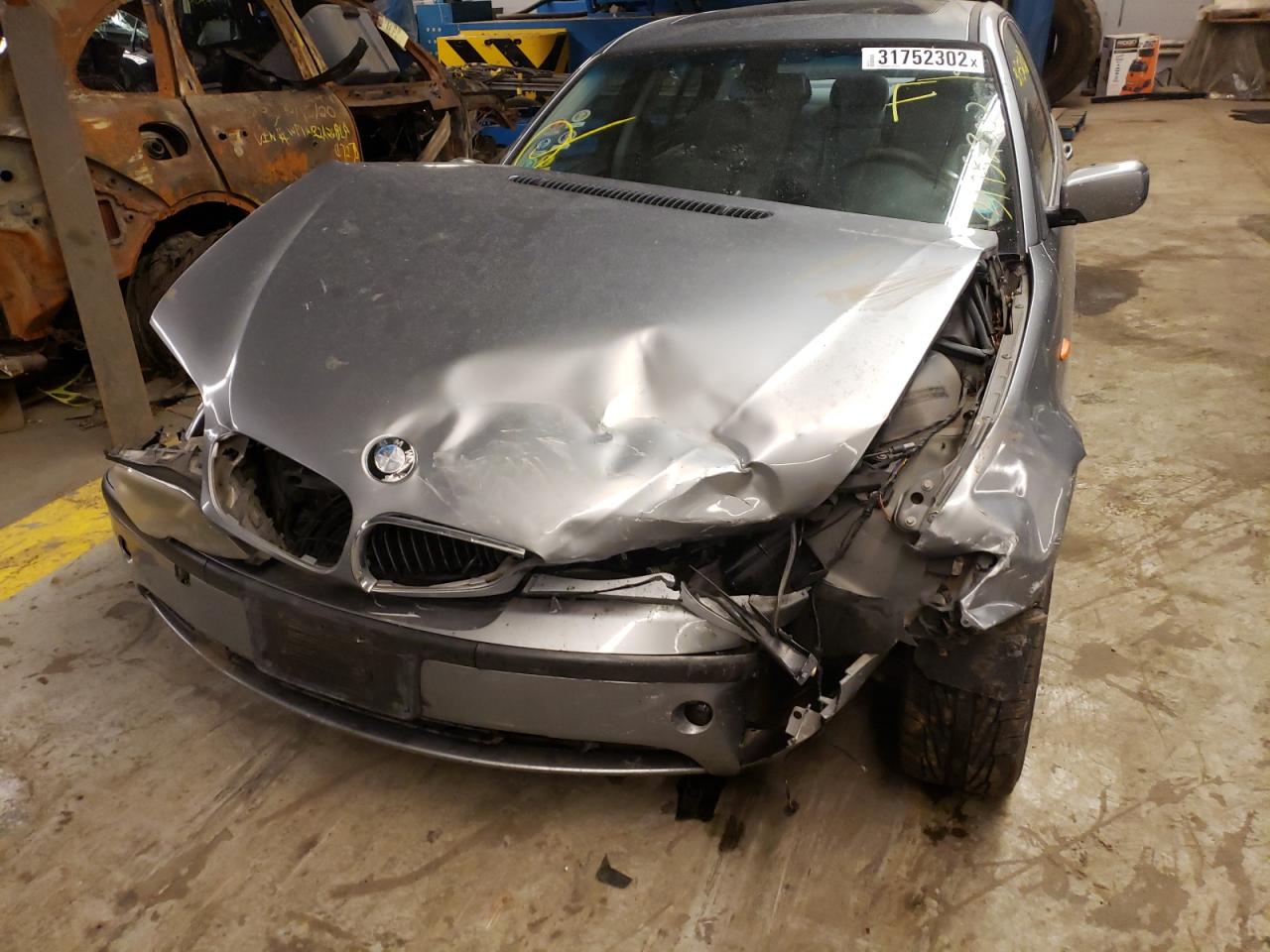 Photo 9 from auction – 2005 BMW 325 I with VIN WBAEV33425KX11912