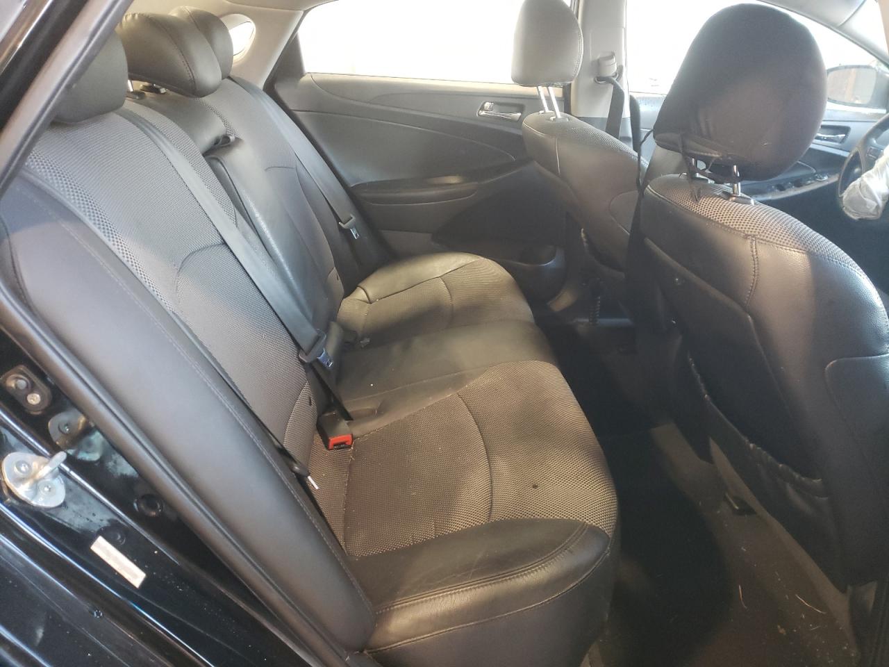 Photo 6 from auction – 2011 HYUNDAI SONATA SE with VIN 5NPEC4AC6BH089463