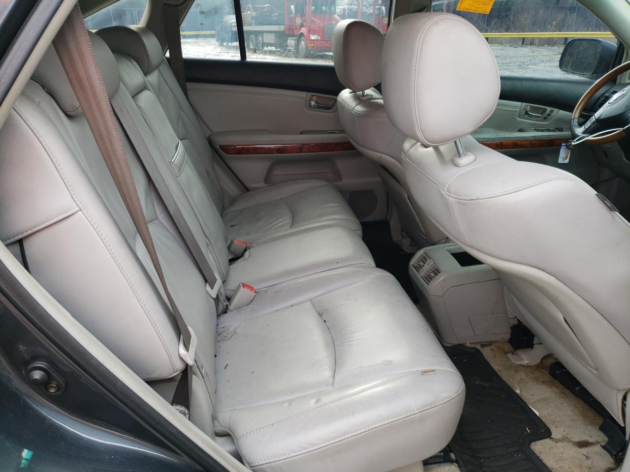 Photo 6 from auction – 2005 LEXUS RX 330 with VIN 2T2HA31U55C073876