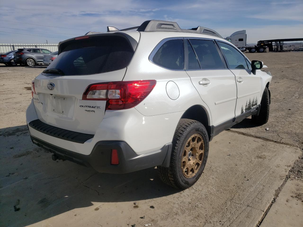 Photo 4 from auction – 2019 SUBARU OUTBACK 3. with VIN 4S4BSENC9K3290836