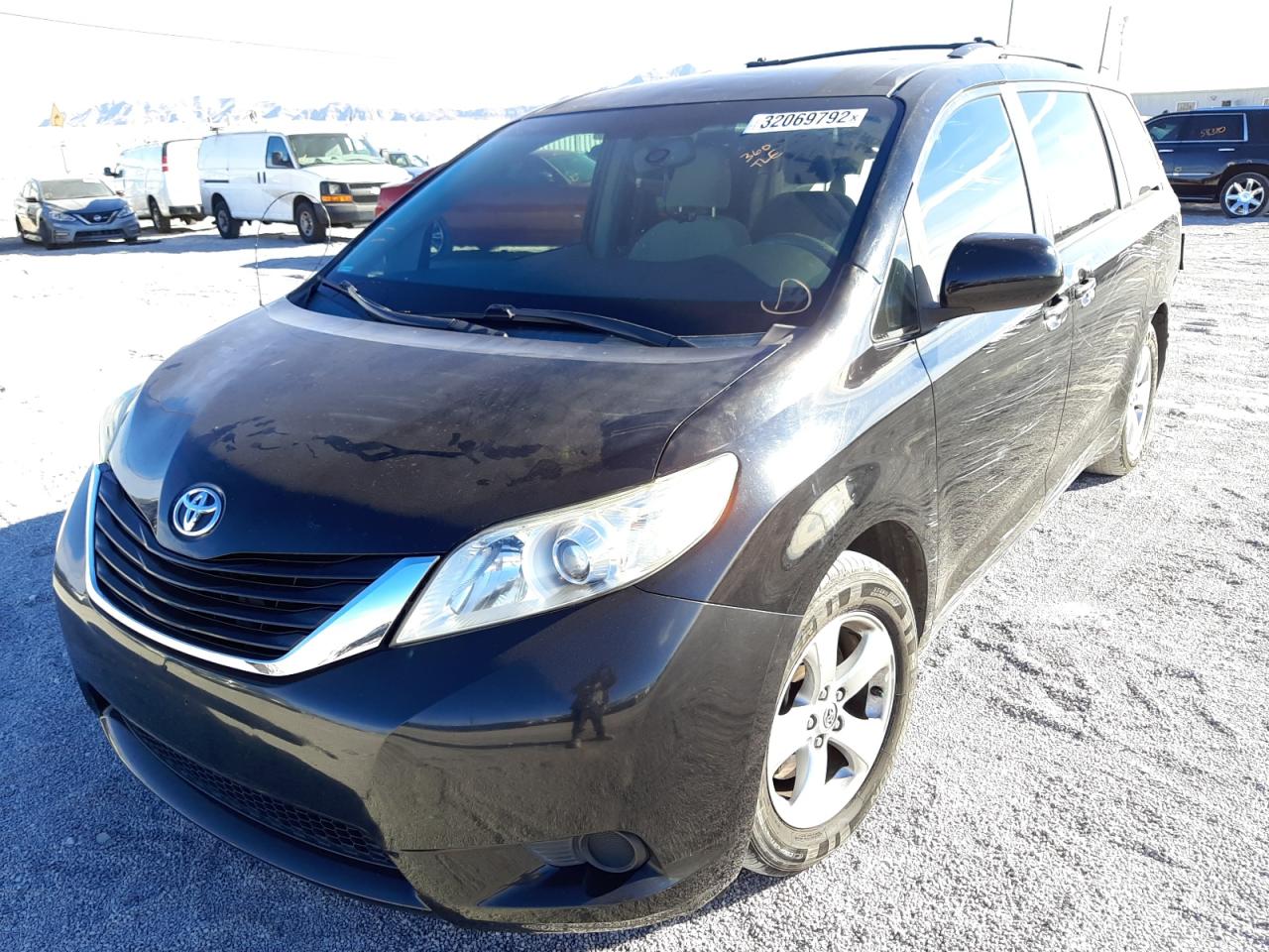 Photo 12 from auction – 2012 TOYOTA SIENNA LE with VIN 5TDKK3DC8CS270474