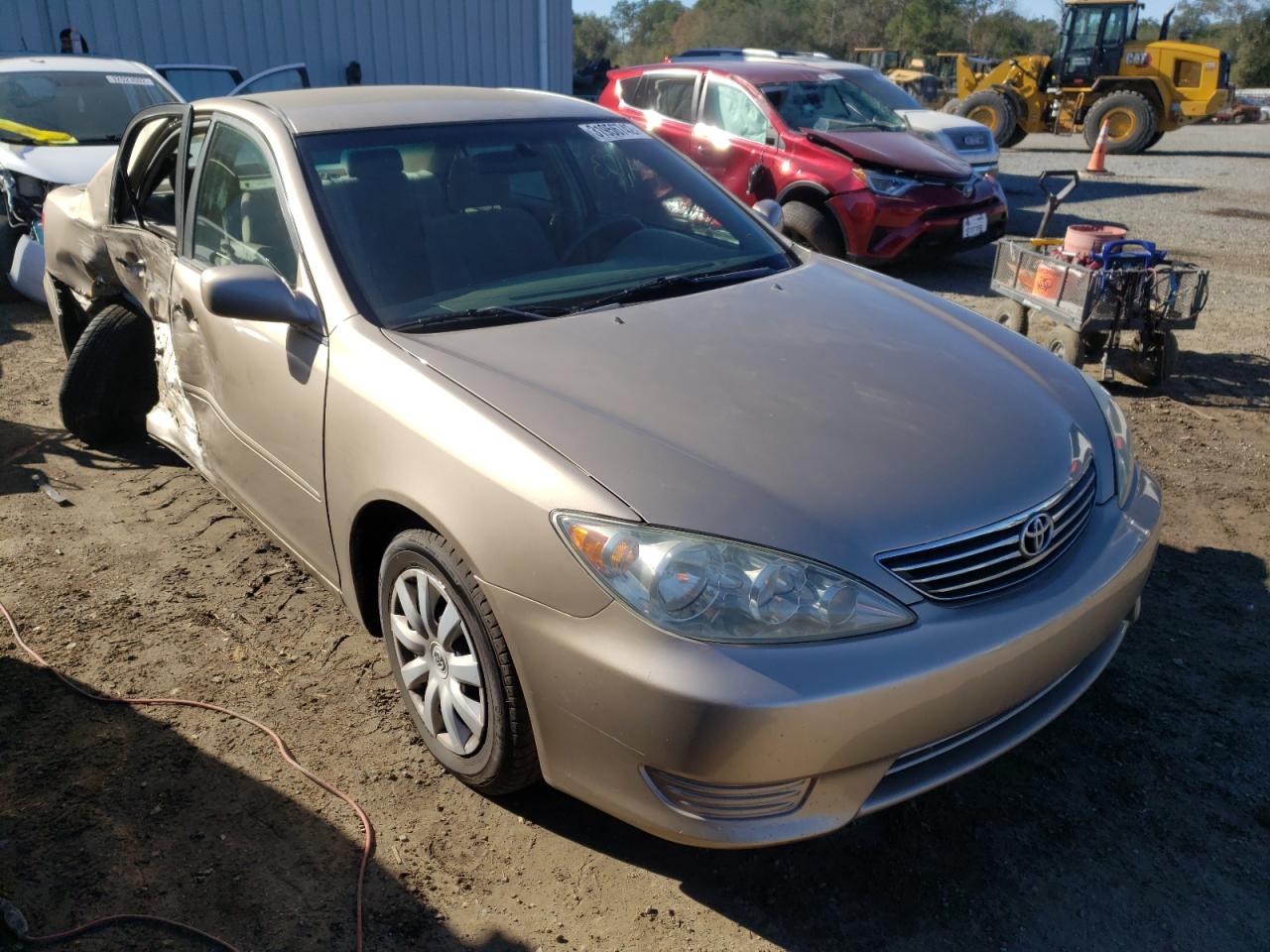 TOYOTA CAMRY LE 2005 with VIN 4T1BE32K95U022441 - Photo from auction