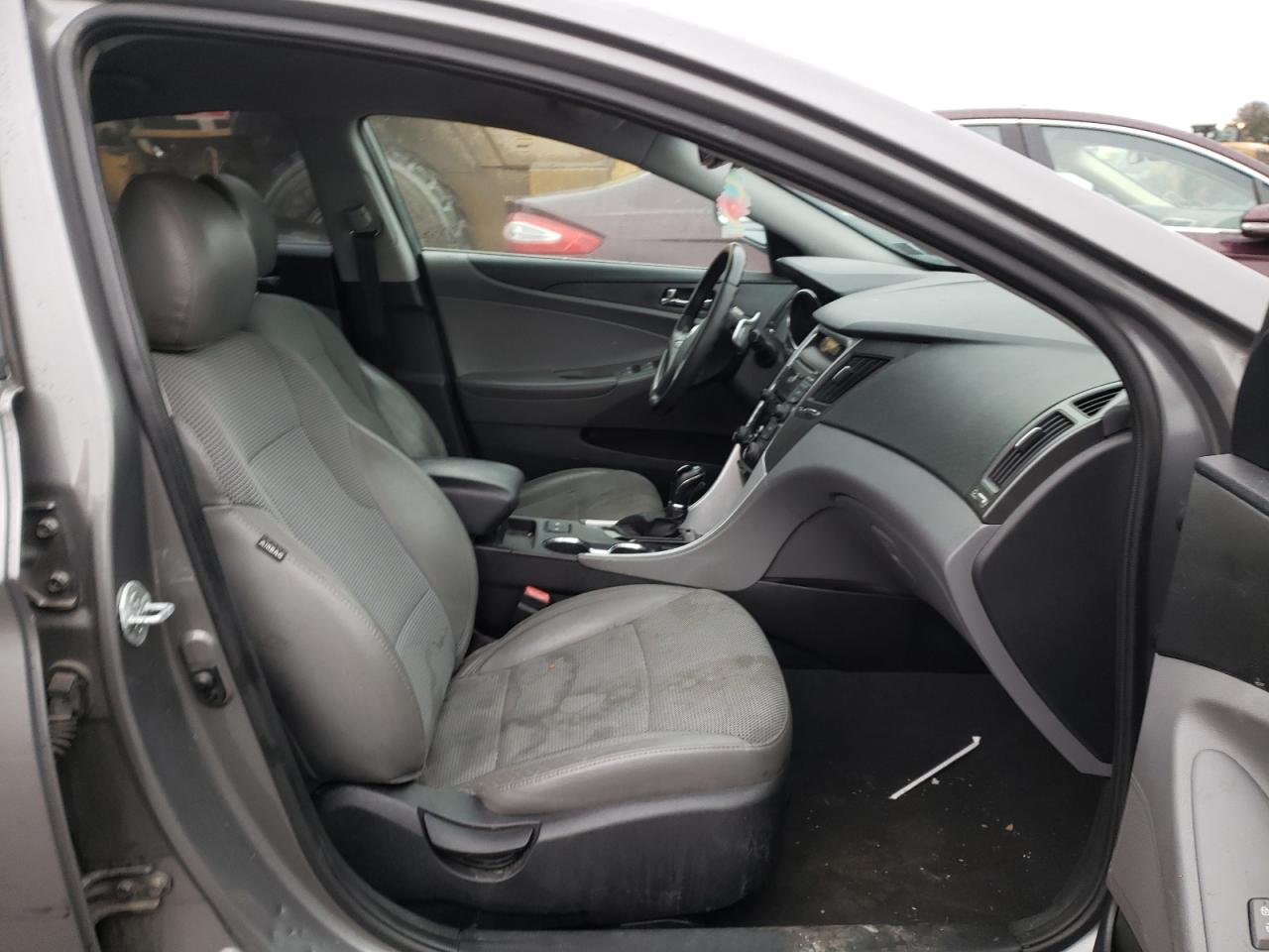 Photo 5 from auction – 2013 HYUNDAI SONATA SE with VIN 5NPEC4ACXDH725448