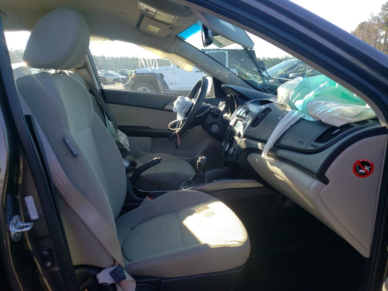 Photo 5 from auction – 2013 KIA FORTE EX with VIN KNAFU4A25D5735486