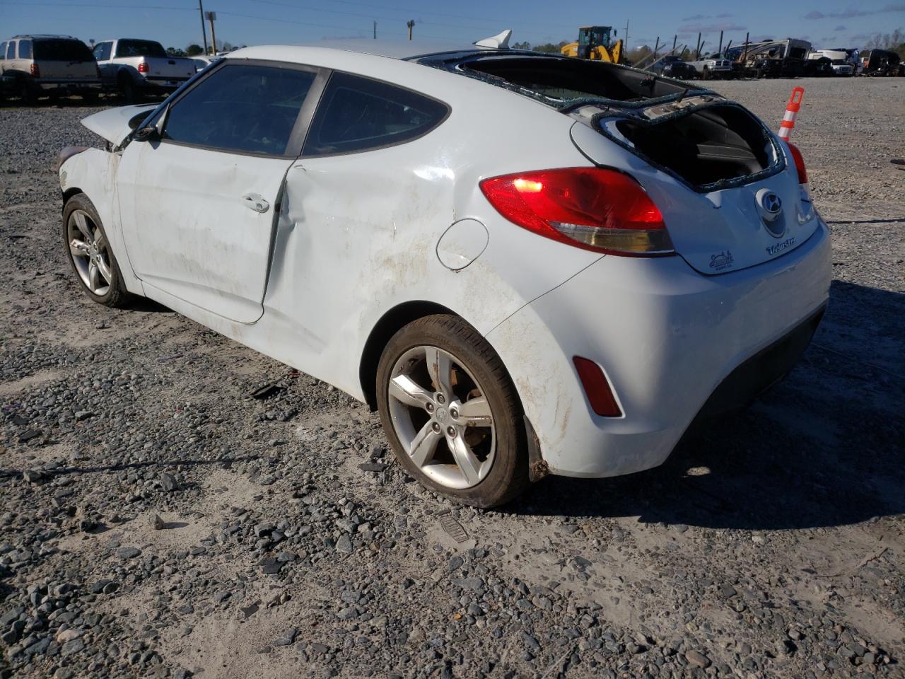 Photo 3 from auction – 2015 HYUNDAI VELOSTER with VIN KMHTC6AD2FU243590