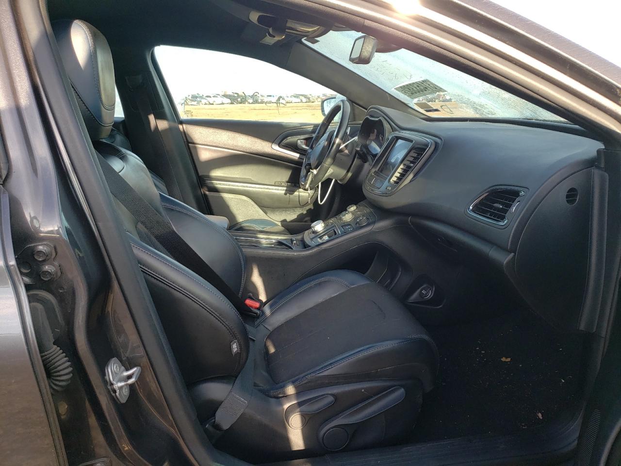 Photo 5 from auction – 2015 CHRYSLER 200 S with VIN 1C3CCCDG5FN674030