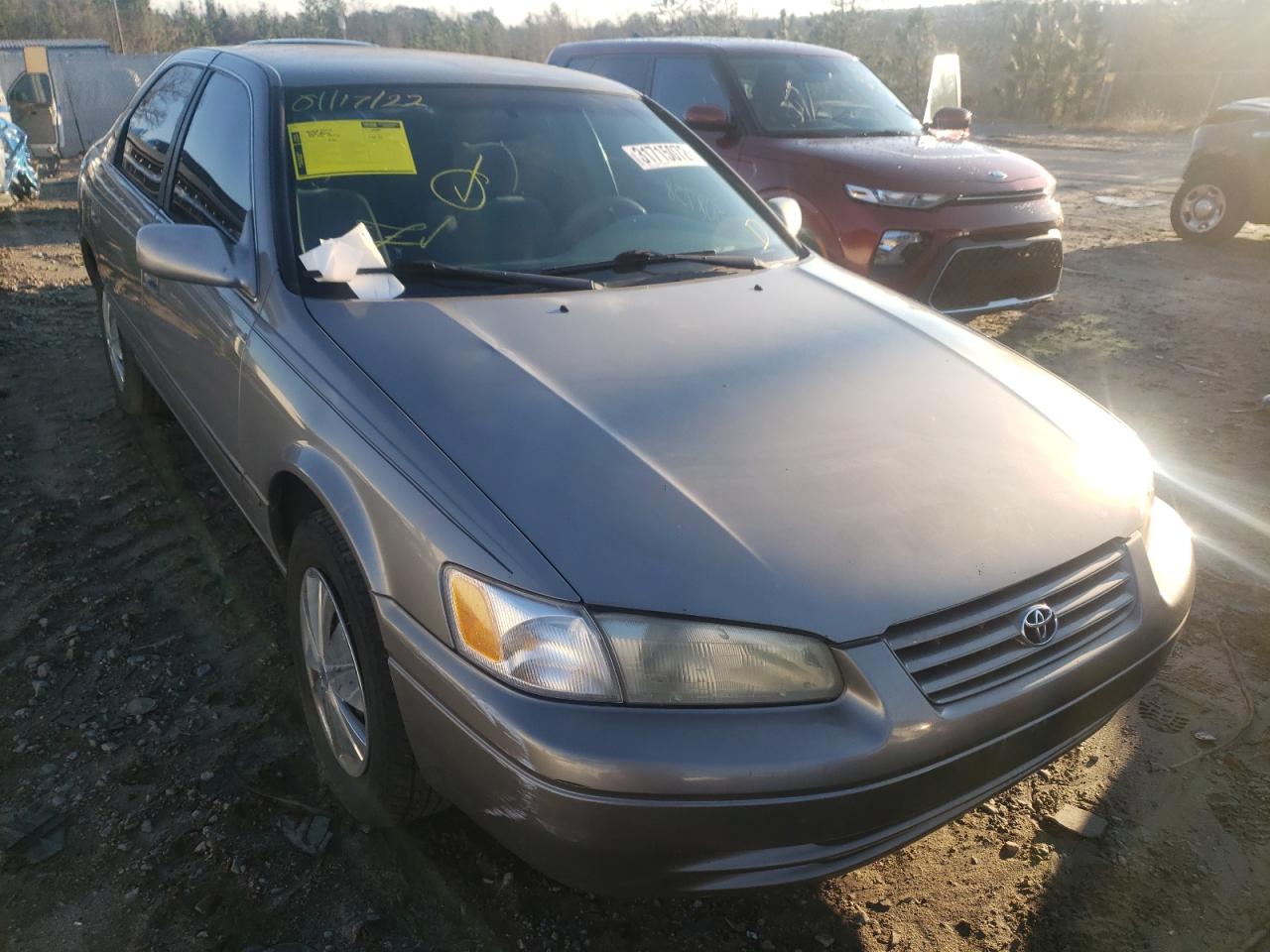 Photo 1 from auction – 1998 TOYOTA CAMRY CE with VIN 4T1BF22K4WU070471