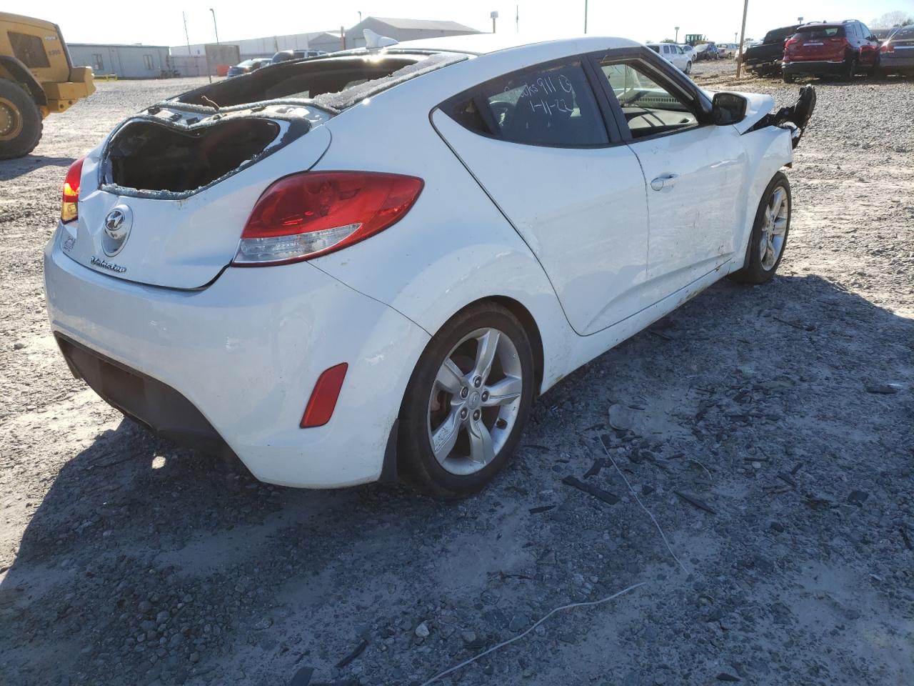 Photo 4 from auction – 2015 HYUNDAI VELOSTER with VIN KMHTC6AD2FU243590