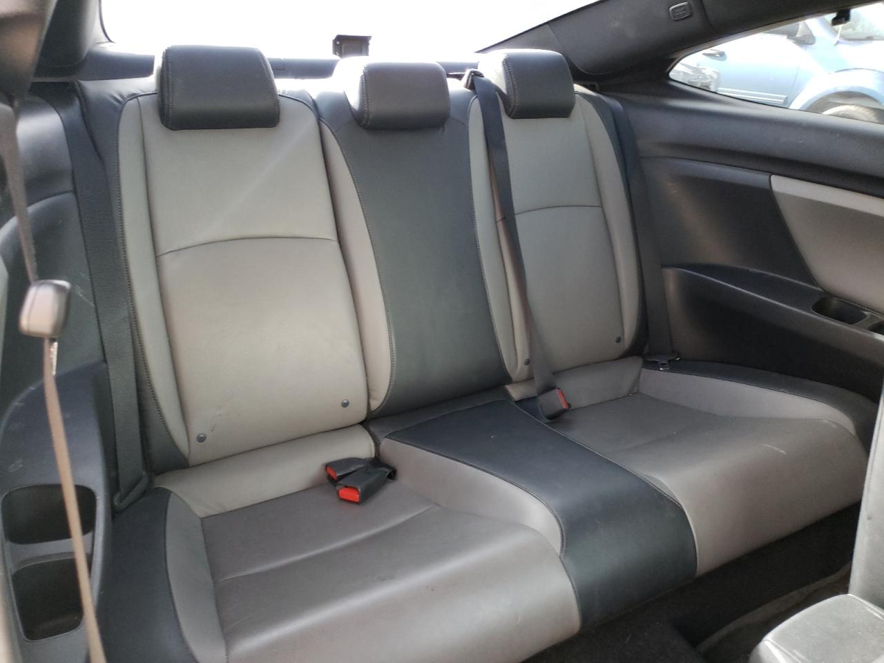 Foto 6 de la subasta – 2016 HONDA CIVIC TOUR con VIN 2HGFC3B90GH351237