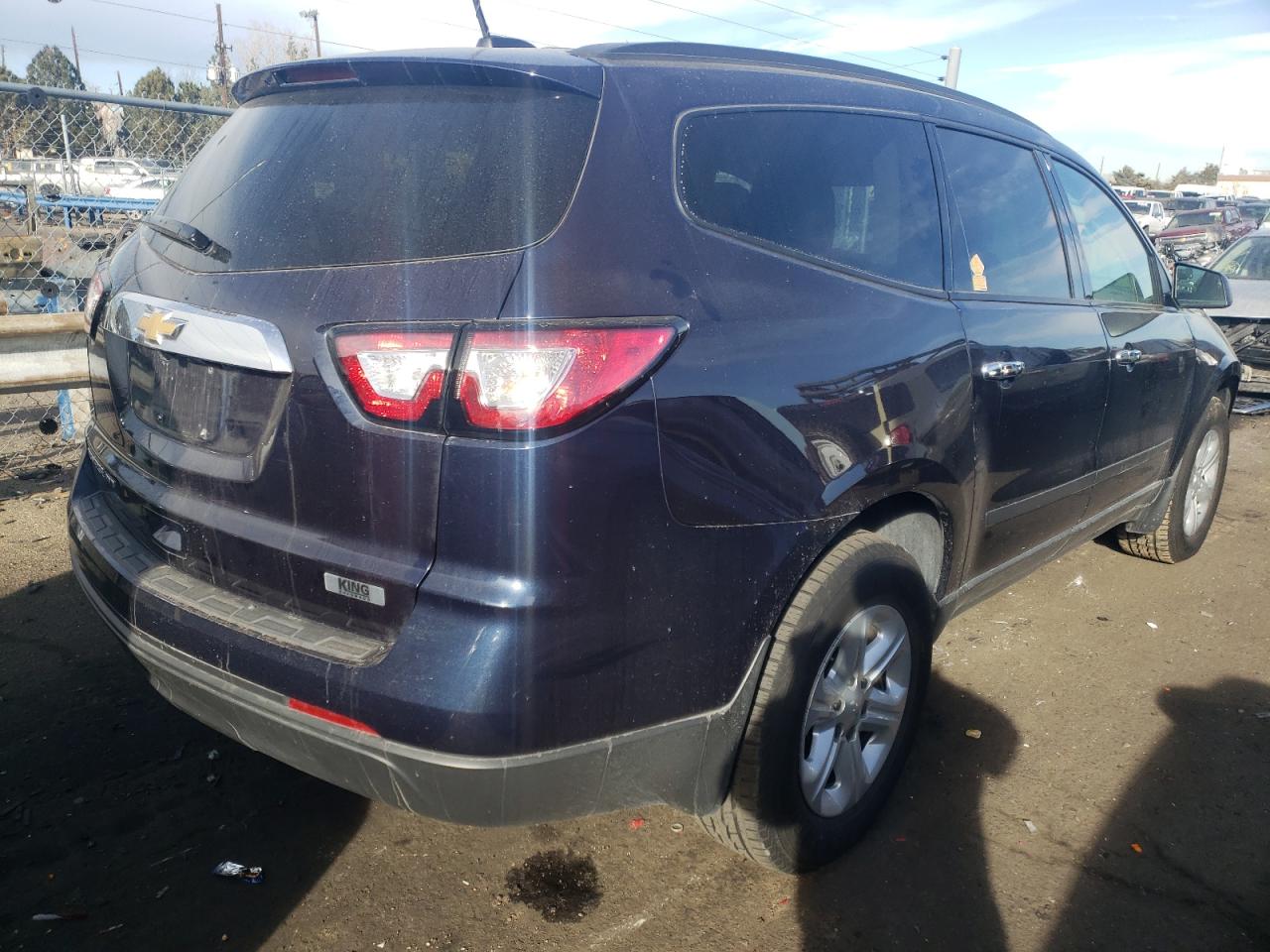 Photo 4 from auction – 2017 CHEVROLET TRAVERSE L with VIN 1GNKVFED1HJ265404
