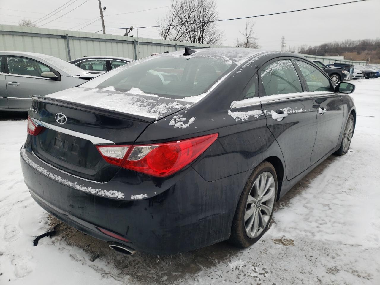 Photo 4 from auction – 2012 HYUNDAI SONATA SE with VIN 5NPEC4AC1CH426803