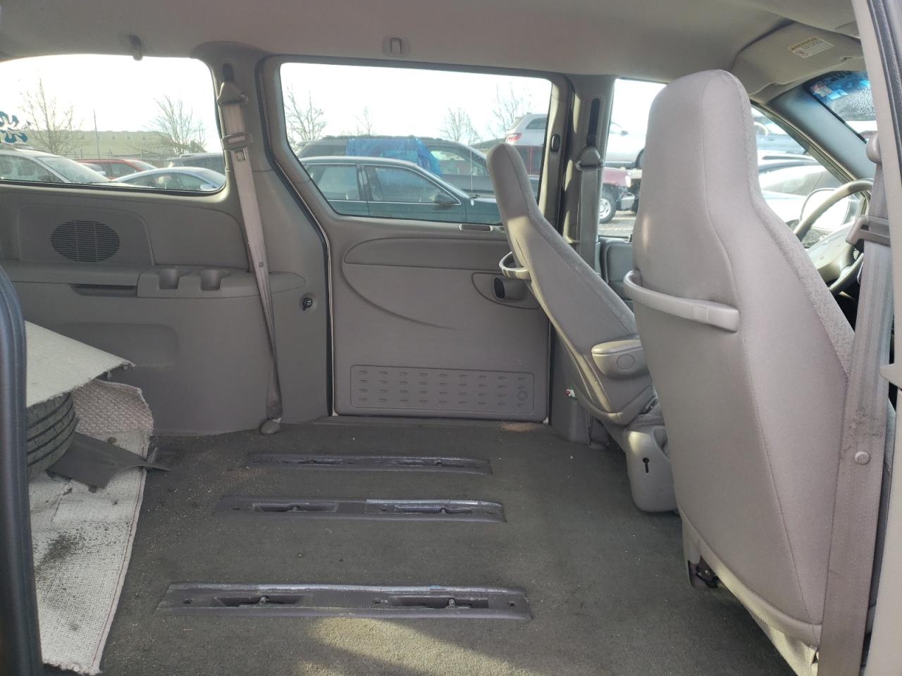 Photo 6 from auction – 2002 CHRYSLER TOWN & COU with VIN 2C4GP44392R627083