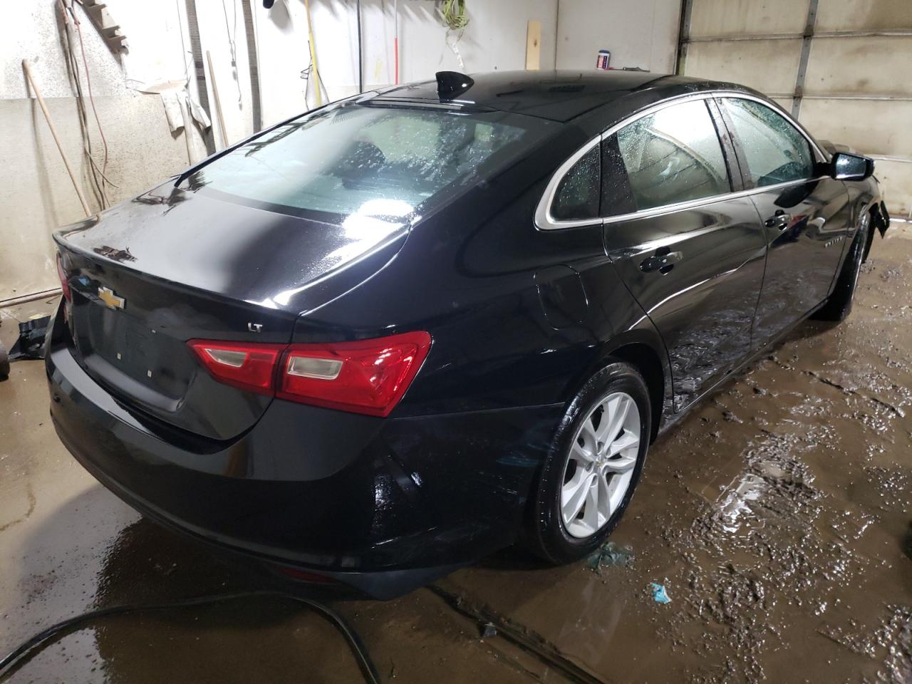 Photo 4 from auction – 2017 CHEVROLET MALIBU LT with VIN 1G1ZE5ST8HF242534