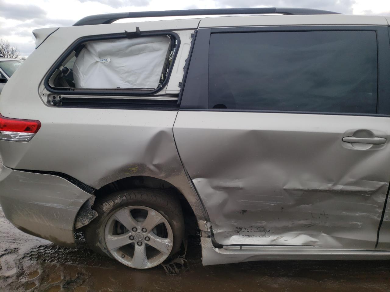 Photo 9 from auction – 2015 TOYOTA SIENNA LE with VIN 5TDKK3DC7FS584900