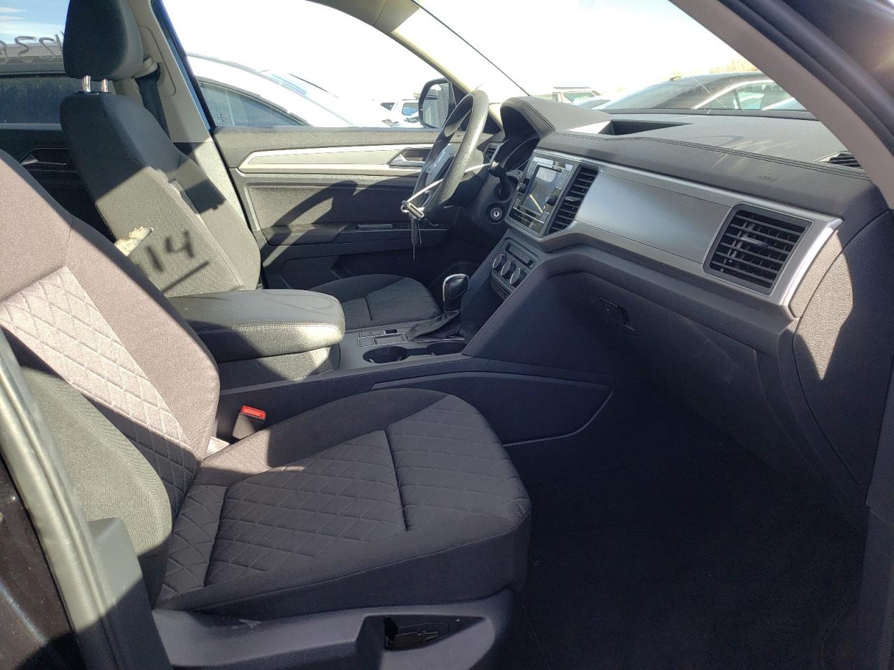 Photo 5 from auction – 2018 VOLKSWAGEN ATLAS S with VIN 1V2AP2CA2JC598574