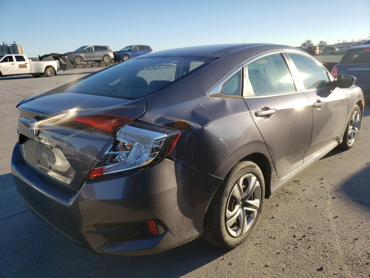 Photo 4 from auction – 2018 HONDA CIVIC LX with VIN 19XFC2F58JE003320