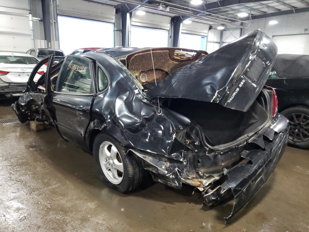 Photo 3 from auction – 2004 FORD TAURUS SES with VIN 1FAFP55U24G158793