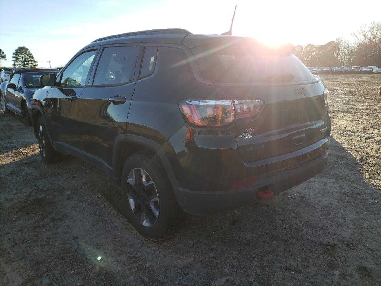 Foto 3 de la subasta – 2018 JEEP COMPASS TR con VIN 3C4NJDDB8JT135821