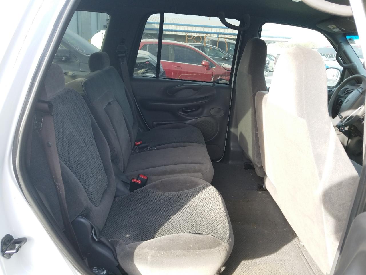 Photo 6 from auction – 2002 FORD EXPEDITION with VIN 1FMRU15WX2LA97817