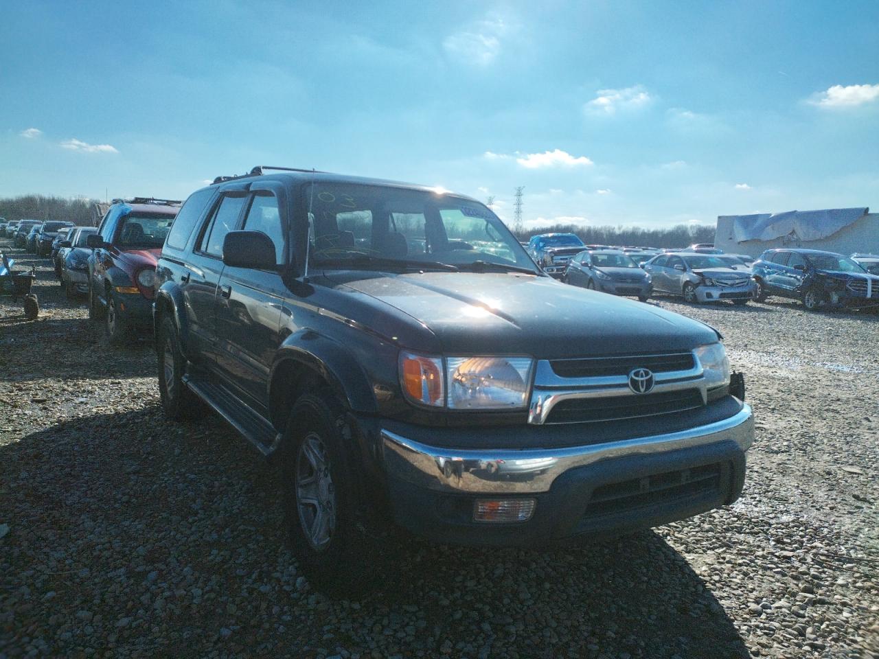 TOYOTA 4RUNNER SR 2002 with VIN JT3GN86R820232082 - Photo from auction