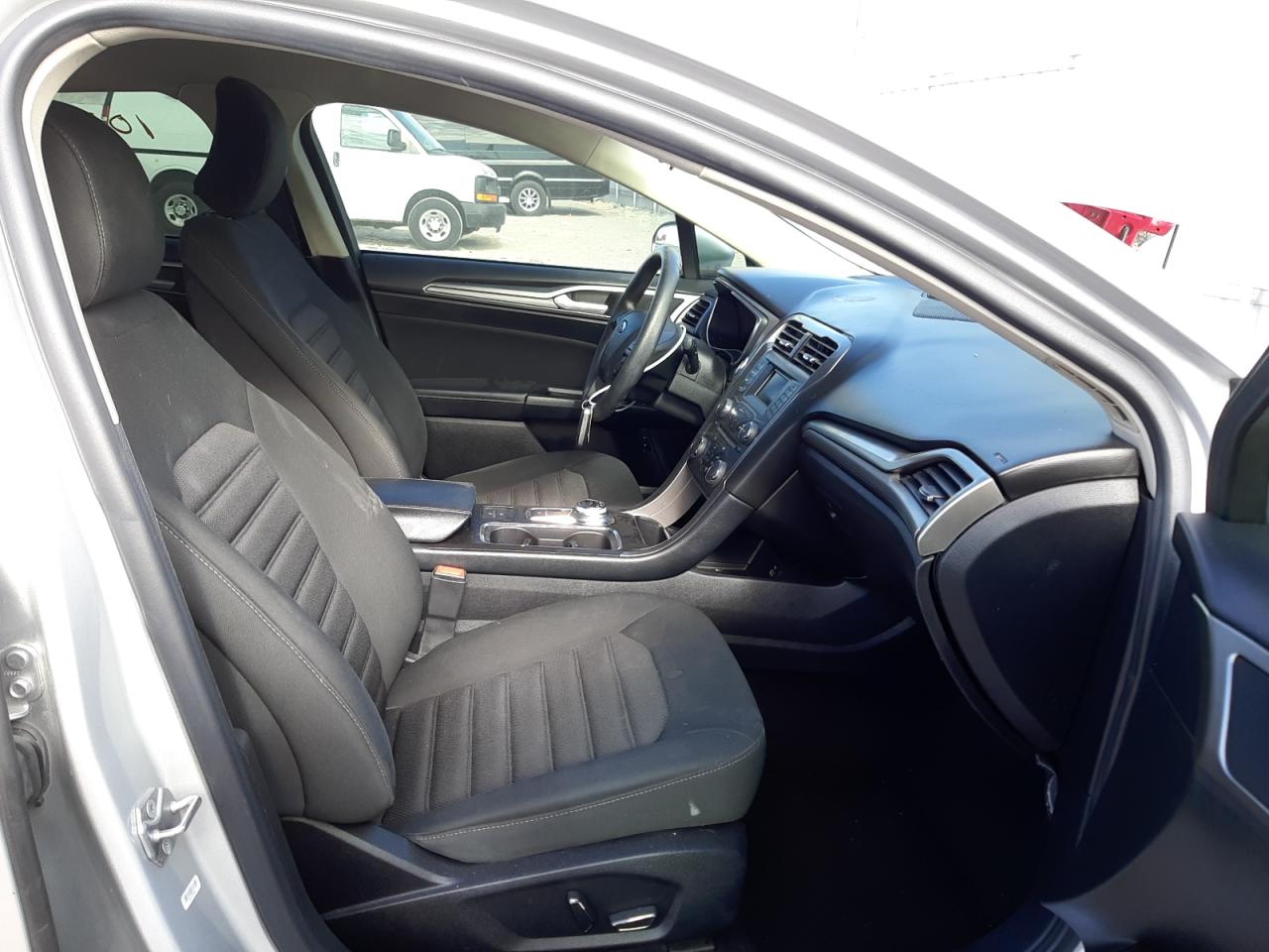 Photo 5 from auction – 2017 FORD FUSION SE with VIN 3FA6P0LU2HR355032