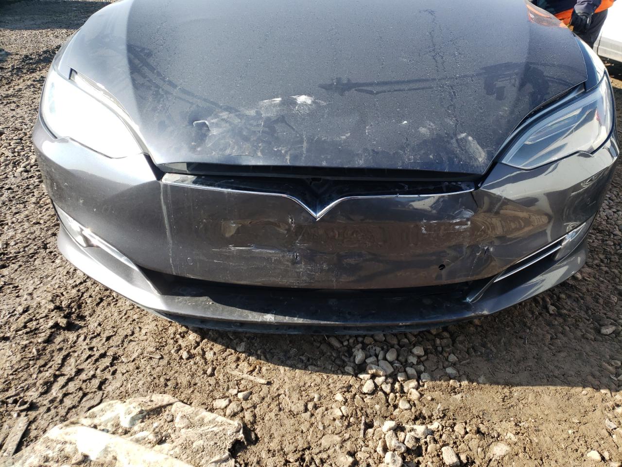 Photo 9 from auction – 2018 TESLA MODEL S with VIN 5YJSA1E26JF245393